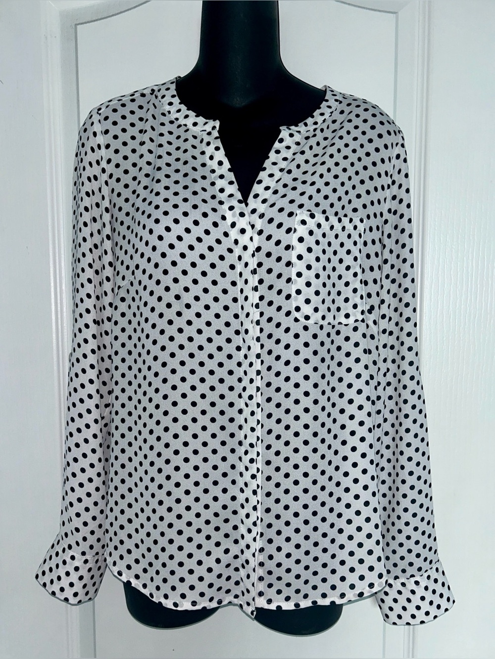 Esperanza White Black Polka Dot Roll-Tab Sleeve Blouse M